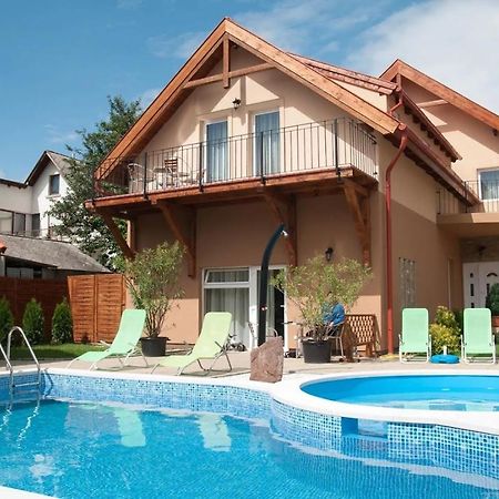 Bed and breakfast Borostyan Panzio Balatonfuered Extérieur photo
