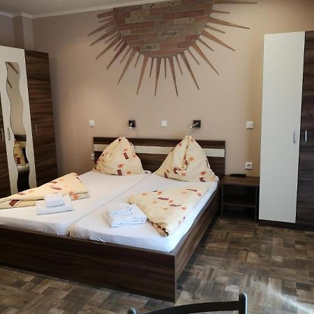 Bed and breakfast Borostyan Panzio Balatonfuered Extérieur photo