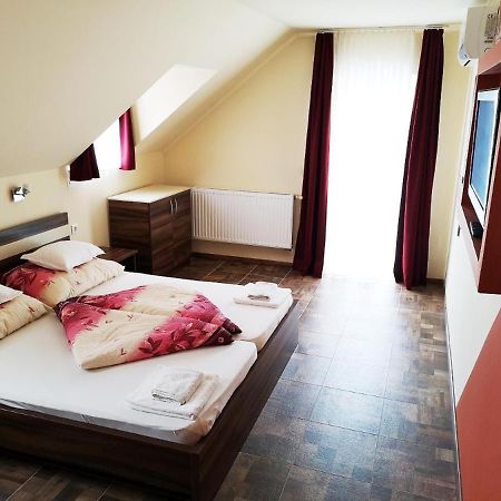 Bed and breakfast Borostyan Panzio Balatonfuered Extérieur photo