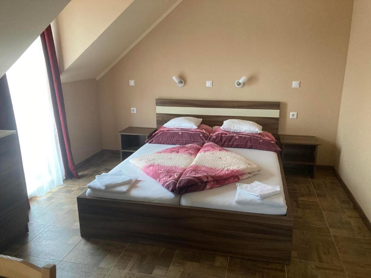 Bed and breakfast Borostyan Panzio Balatonfuered Extérieur photo