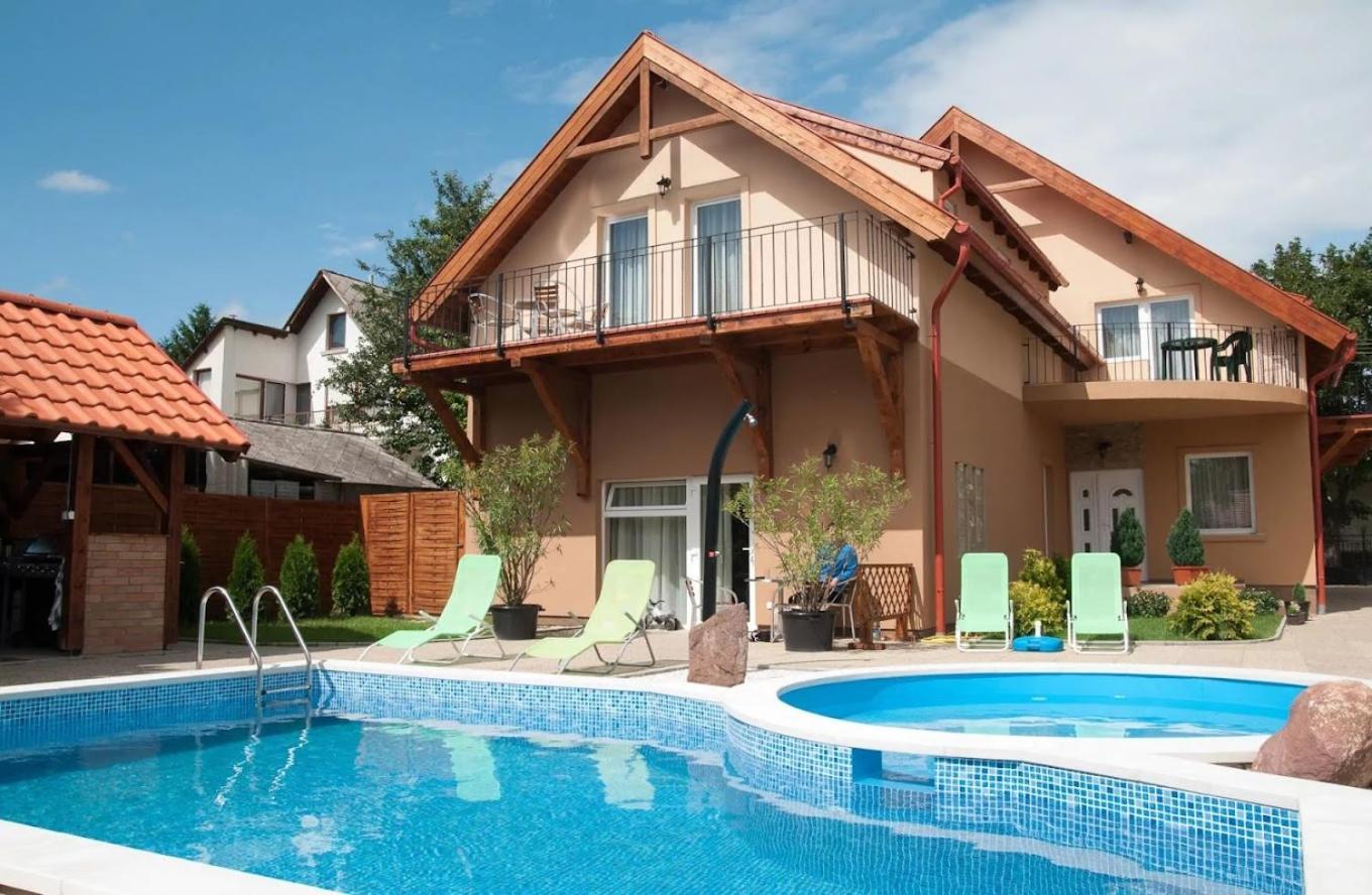 Bed and breakfast Borostyan Panzio Balatonfuered Extérieur photo