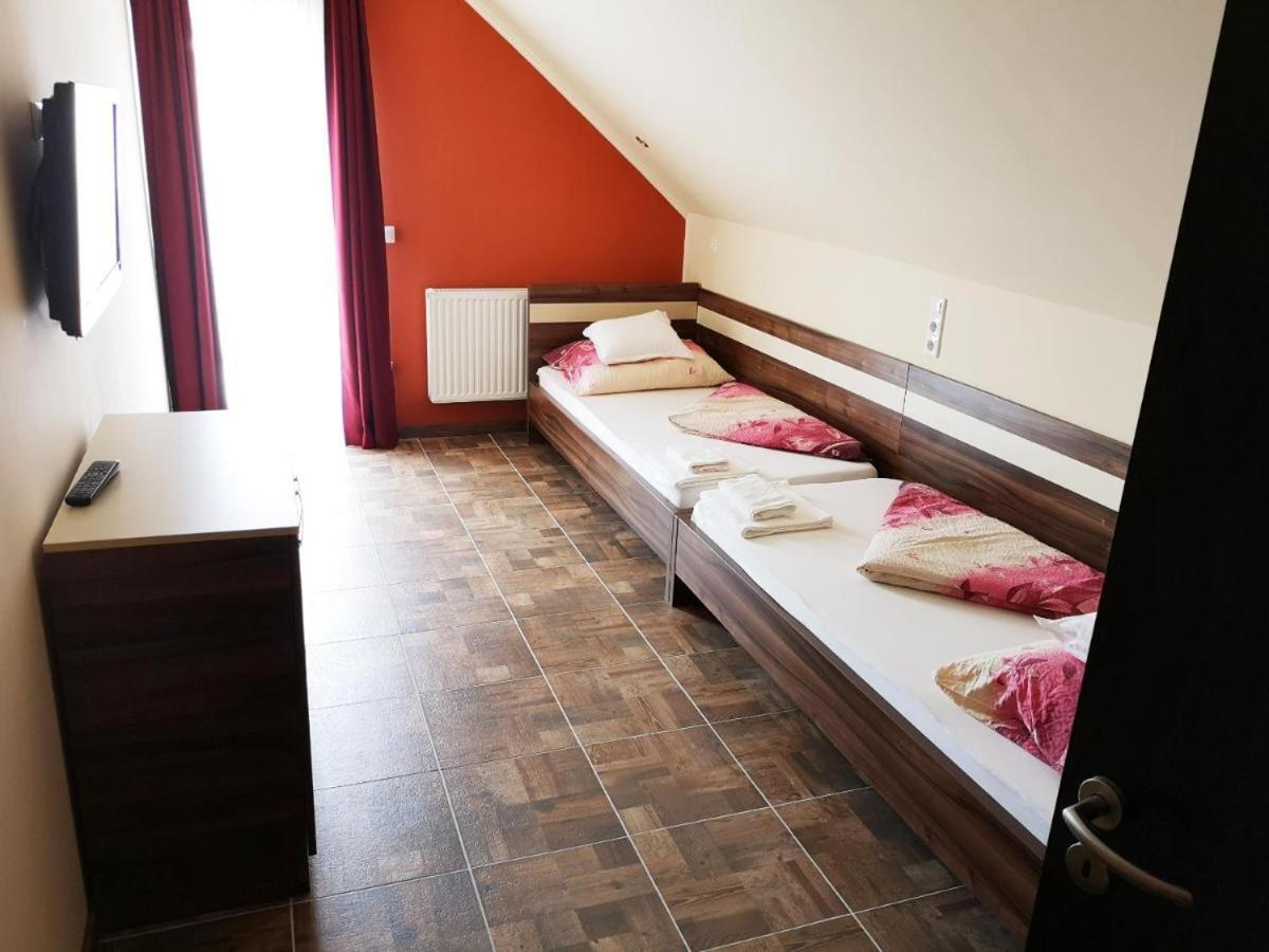 Bed and breakfast Borostyan Panzio Balatonfuered Extérieur photo