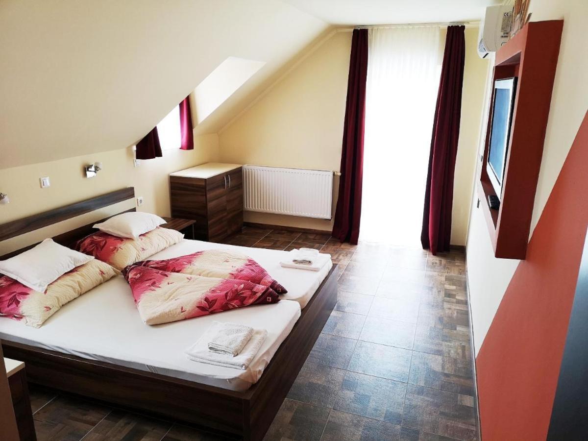 Bed and breakfast Borostyan Panzio Balatonfuered Extérieur photo