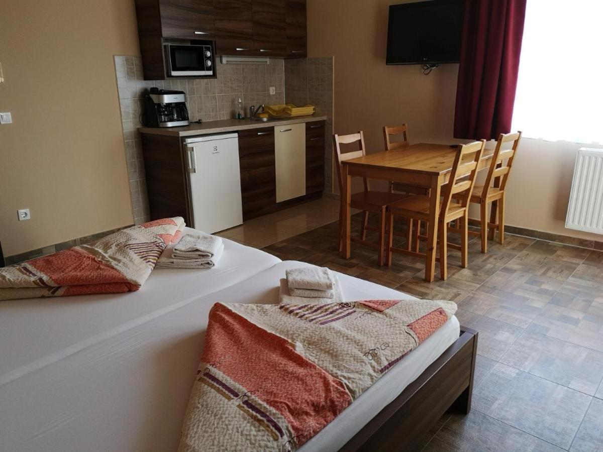 Bed and breakfast Borostyan Panzio Balatonfuered Extérieur photo