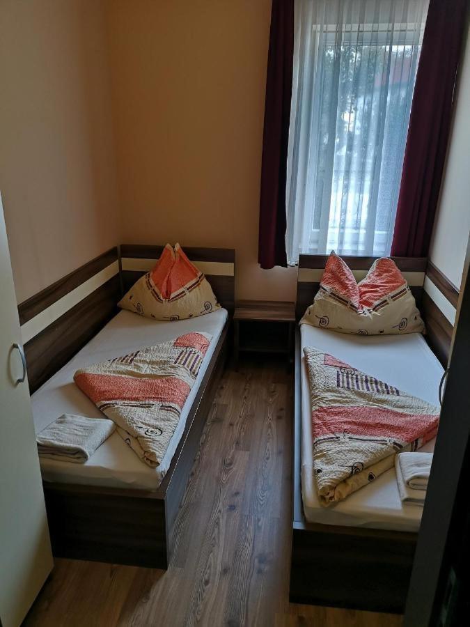 Bed and breakfast Borostyan Panzio Balatonfuered Extérieur photo