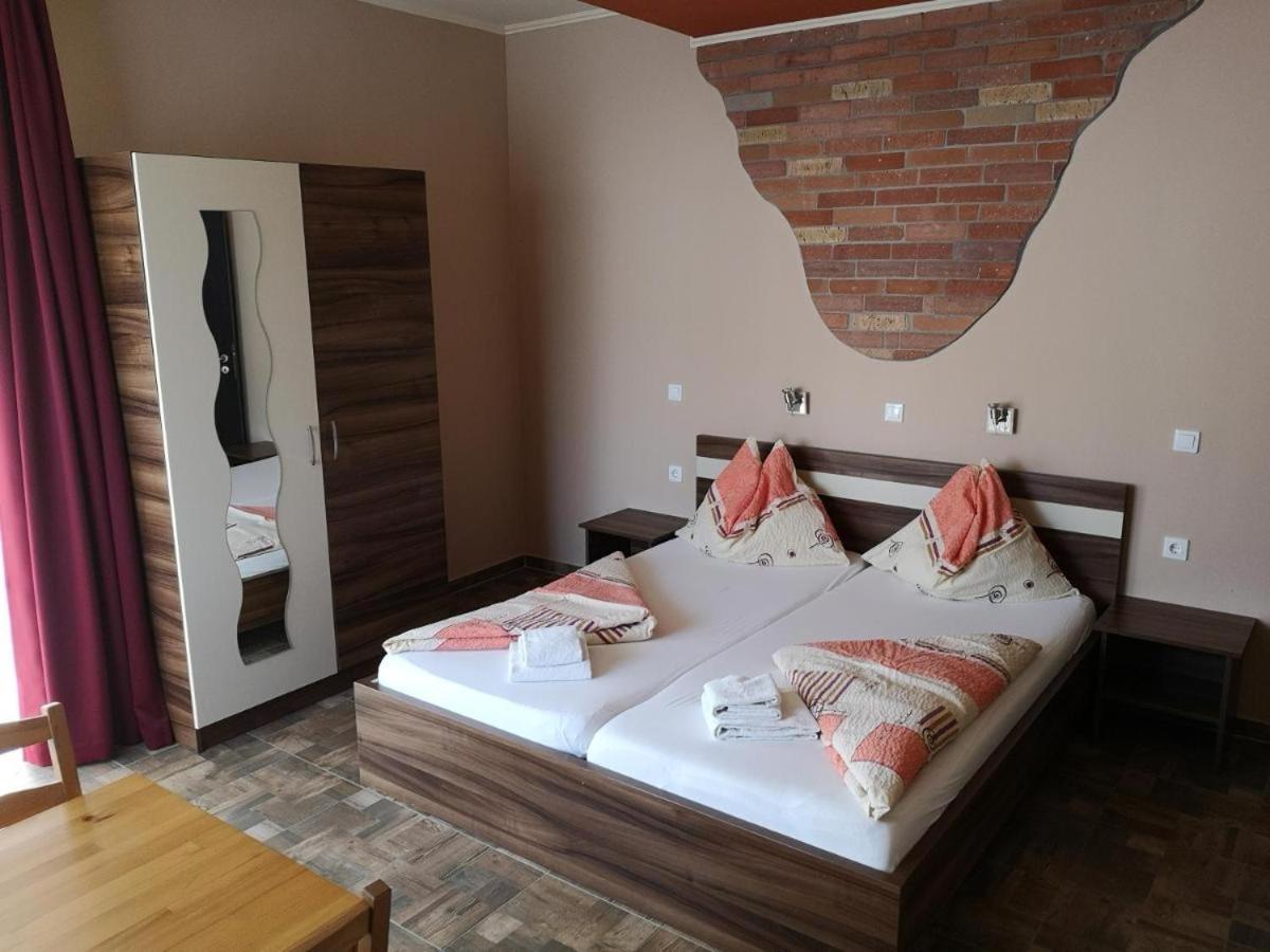 Bed and breakfast Borostyan Panzio Balatonfuered Extérieur photo