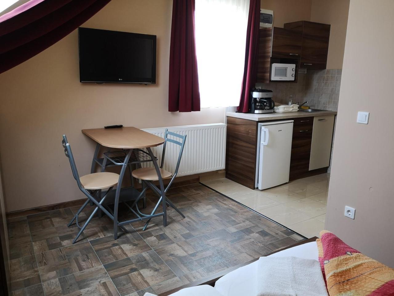 Bed and breakfast Borostyan Panzio Balatonfuered Extérieur photo
