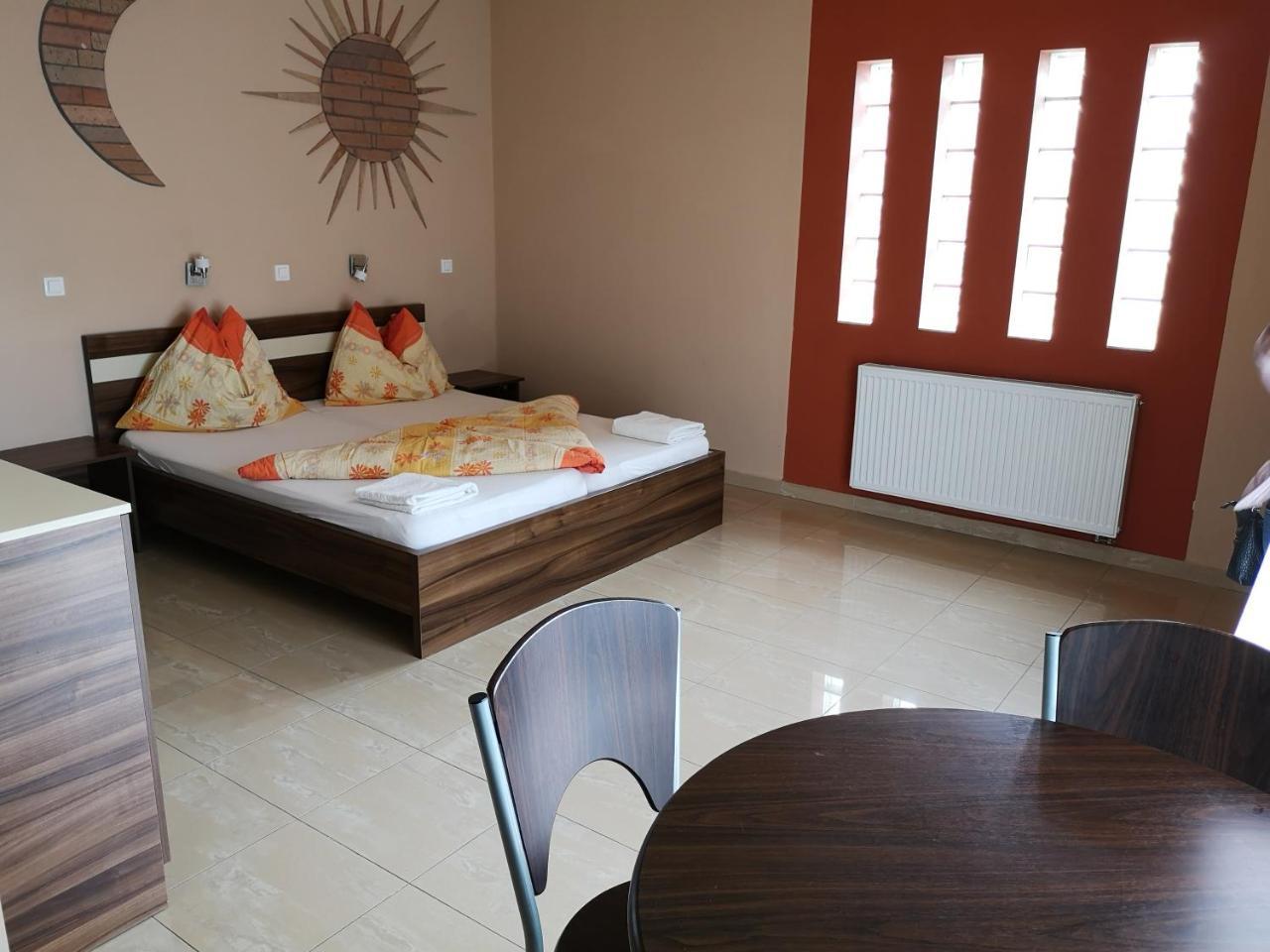 Bed and breakfast Borostyan Panzio Balatonfuered Extérieur photo
