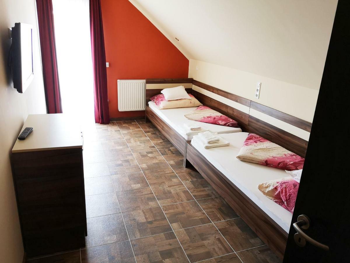 Bed and breakfast Borostyan Panzio Balatonfuered Extérieur photo